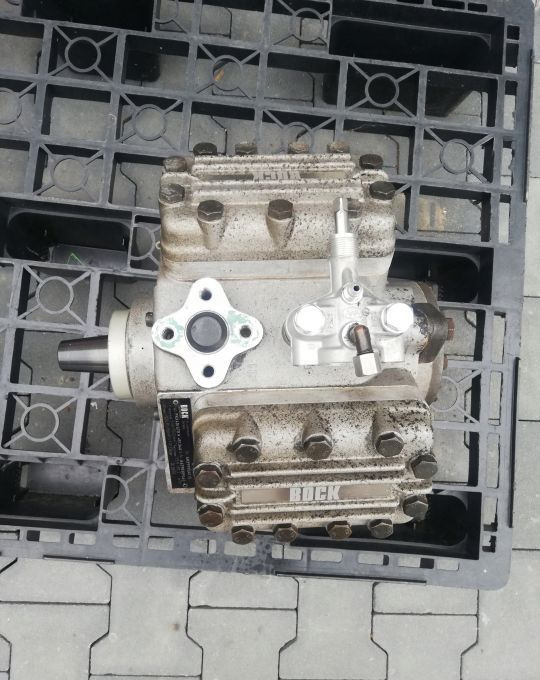 Sprężarka kompresor klimatyzacji Bock FKX40/470K - A/C compressor: picture 2 Sprężarka kompresor klimatyzacji Bock FKX40/470K - A/C compressor: picture 2