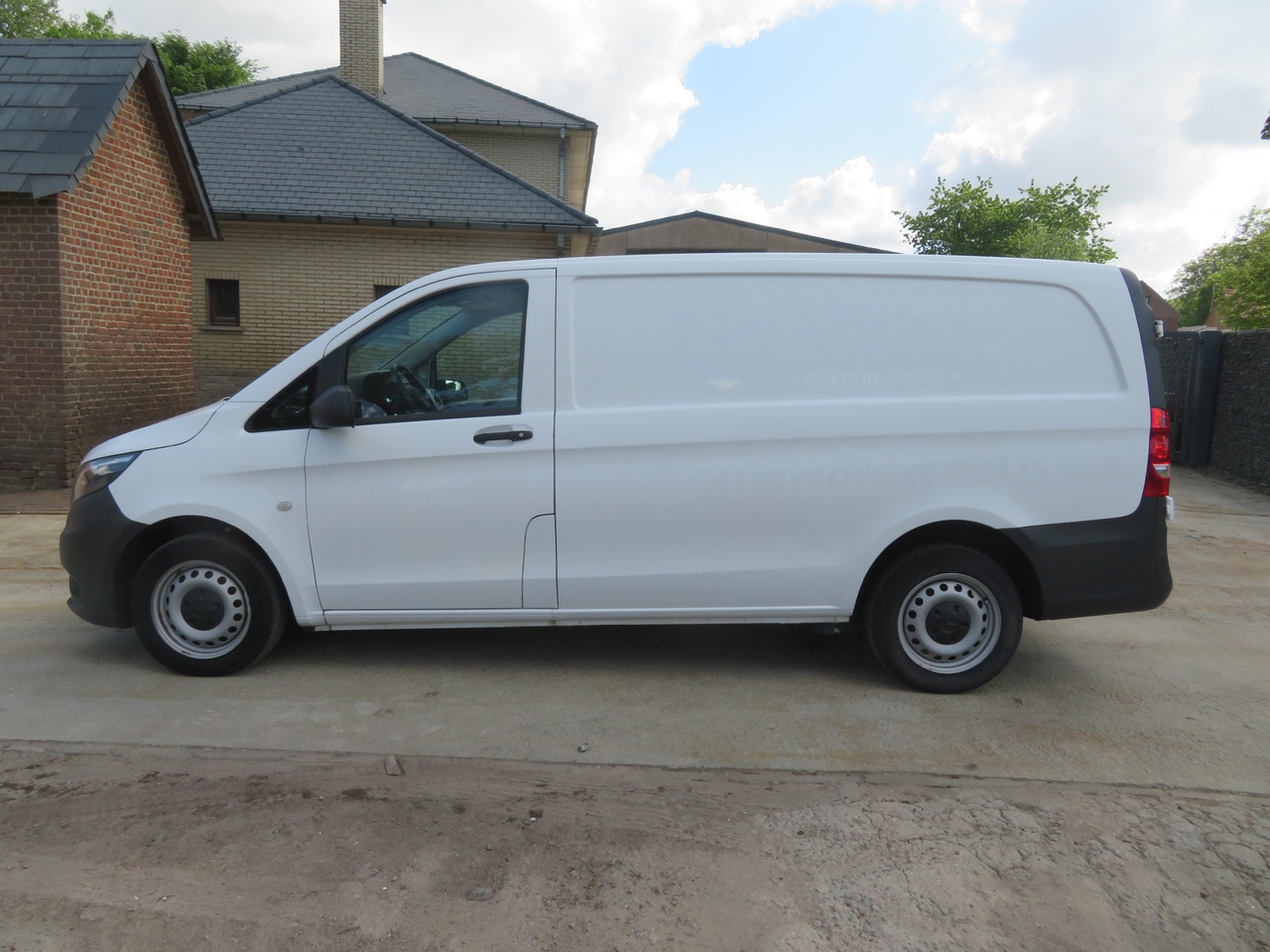 - Small van: picture 4 - Small van: picture 4