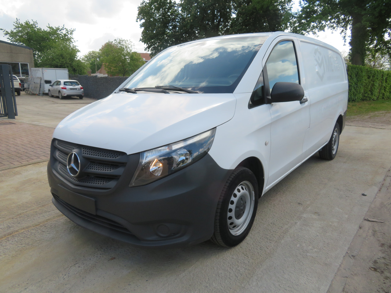 - Small van: picture 3 - Small van: picture 3