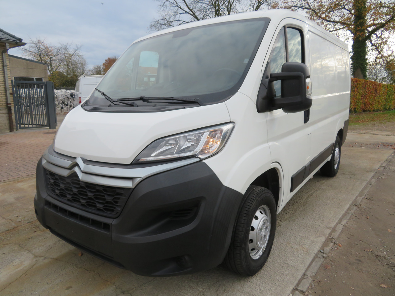 Citroën Jumper 2.2 BlueHDi - L1H1 - Small van: picture 3 Citroën Jumper 2.2 BlueHDi - L1H1 - Small van: picture 3