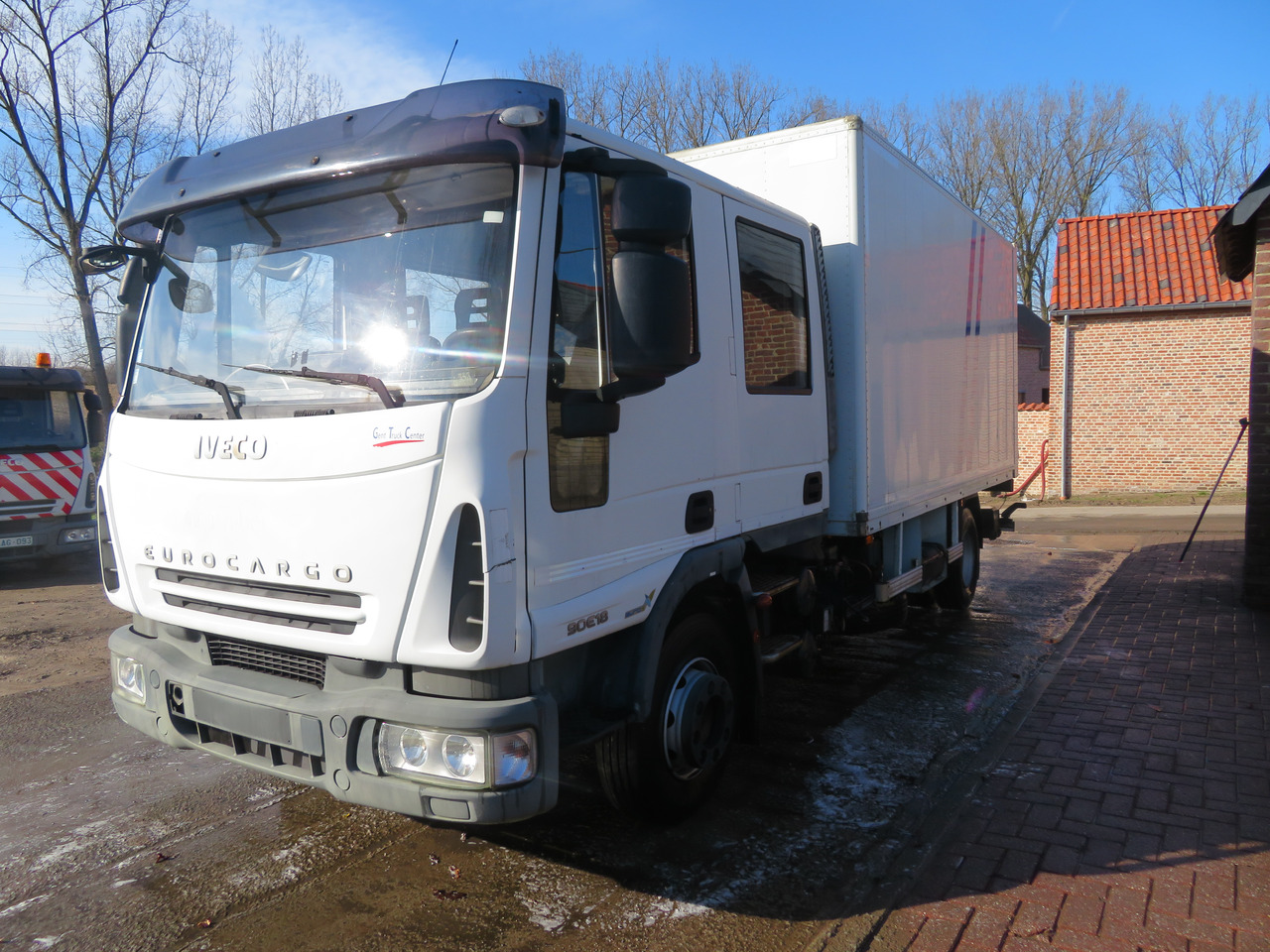 Iveco Eurocargo ML90E18 - Box truck: picture 3 Iveco Eurocargo ML90E18 - Box truck: picture 3
