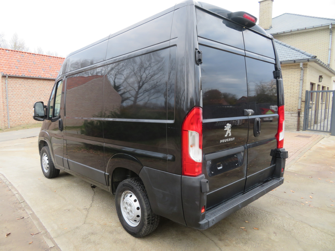 Peugeot Boxer 2.2 BlueHDI L1H2 premium - Small van: picture 5 Peugeot Boxer 2.2 BlueHDI L1H2 premium - Small van: picture 5