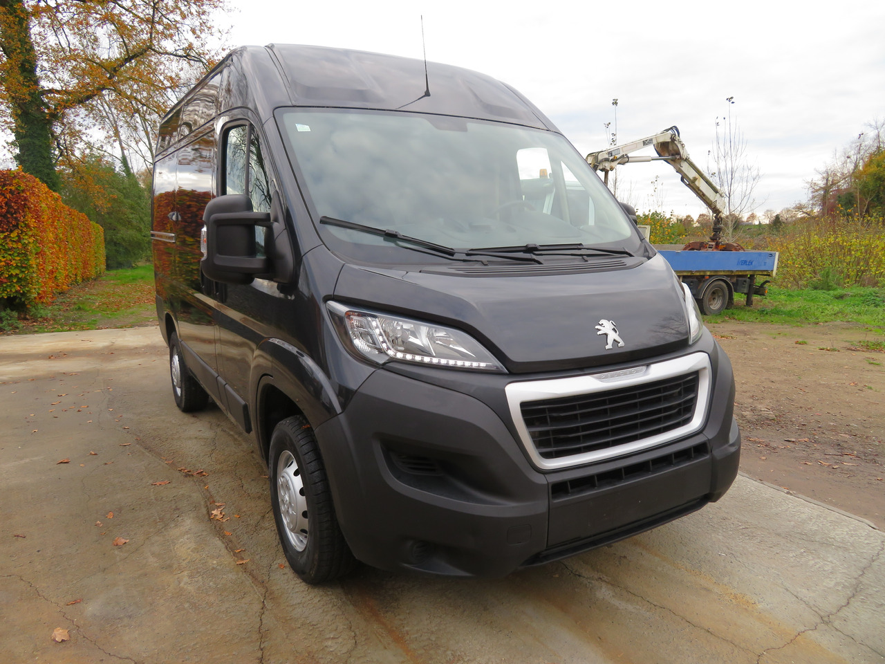 Peugeot Boxer 2.2 BlueHDI L1H2 premium - Small van: picture 1 Peugeot Boxer 2.2 BlueHDI L1H2 premium - Small van: picture 1