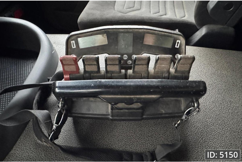 Crane truck DAF CF 85.410 SC, Euro 5, 8x2 / Hiab 422 EP5 + Radio / 5x extendable: picture 11