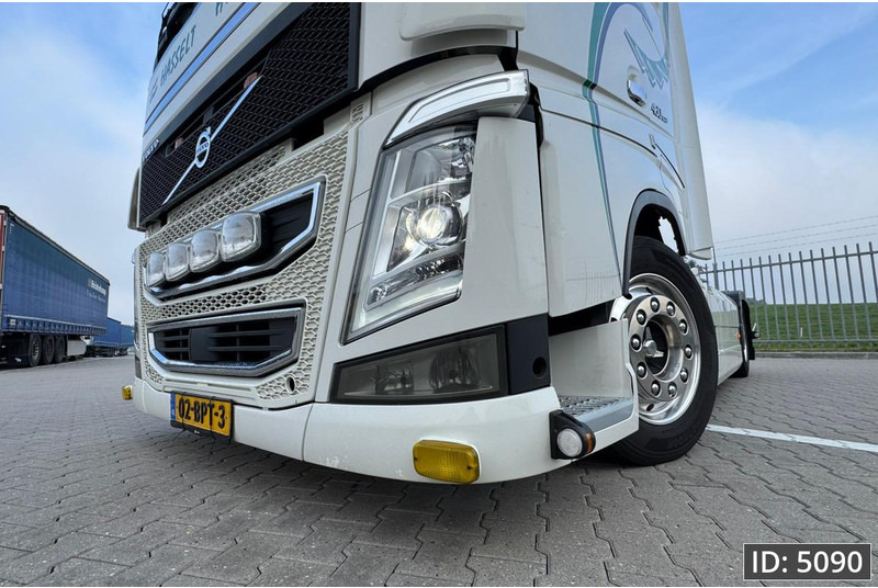 Volvo FH 460 Globetrotter XL, Euro 6, Mega / Like new! / Special interior / Standklima / 2 Tanks - Tractor unit: picture 5 Volvo FH 460 Globetrotter XL, Euro 6, Mega / Like new! / Special interior / Standklima / 2 Tanks - Tractor unit: picture 5