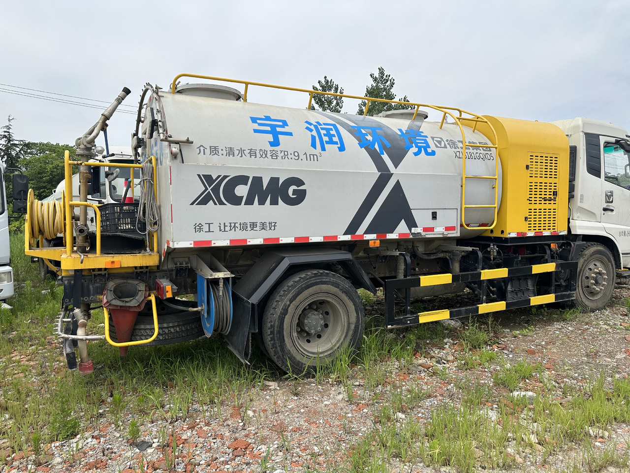 Dongfeng Large Vacuum Suction Truck - Vacuum truck: picture 3 Dongfeng Large Vacuum Suction Truck - Vacuum truck: picture 3