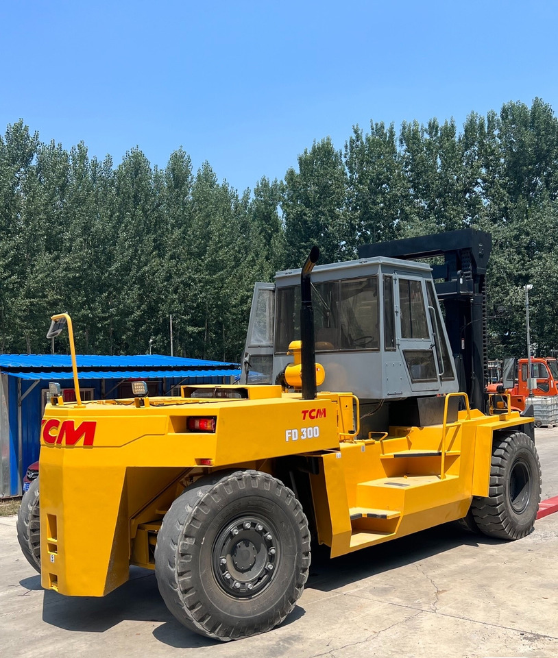 TCM FD300 - Diesel forklift: picture 1 TCM FD300 - Diesel forklift: picture 1