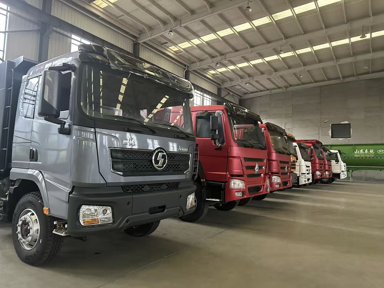 SHACMAN X3000 Dump Truck 6✖4 - Tractor unit: picture 5 SHACMAN X3000 Dump Truck 6✖4 - Tractor unit: picture 5