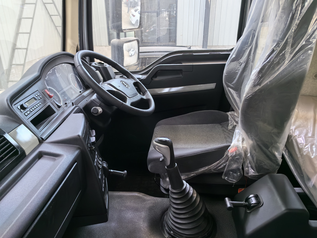 Shacman 340HP H3000 6x4 Tractor Click for Discount - Tractor unit: picture 5 Shacman 340HP H3000 6x4 Tractor Click for Discount - Tractor unit: picture 5