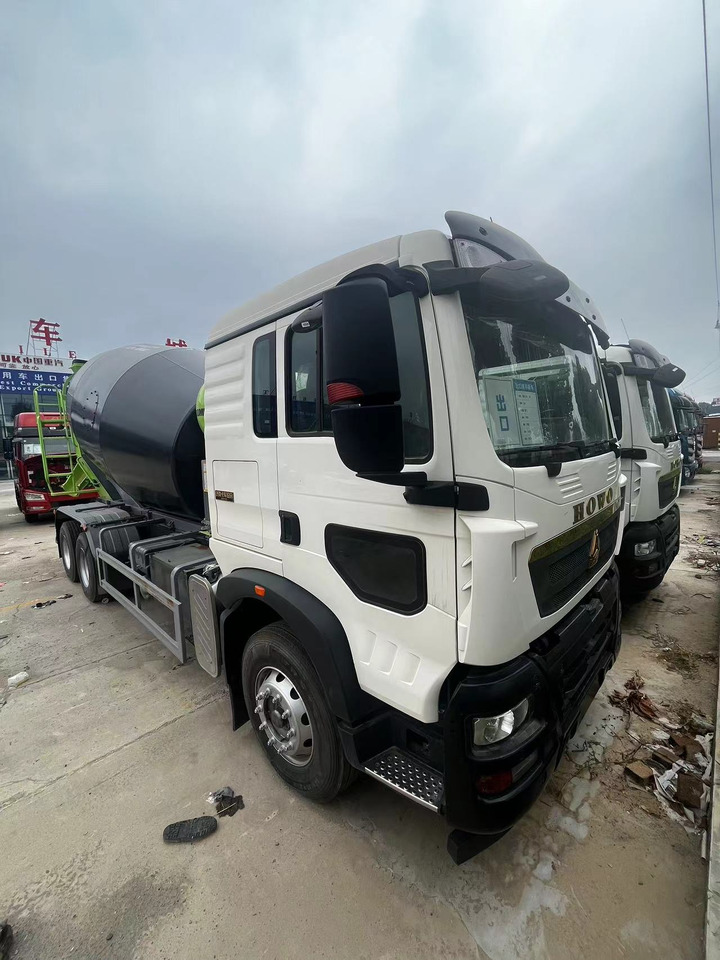 HOWO TX350 Cement Mixer Truck - Truck: picture 2 HOWO TX350 Cement Mixer Truck - Truck: picture 2