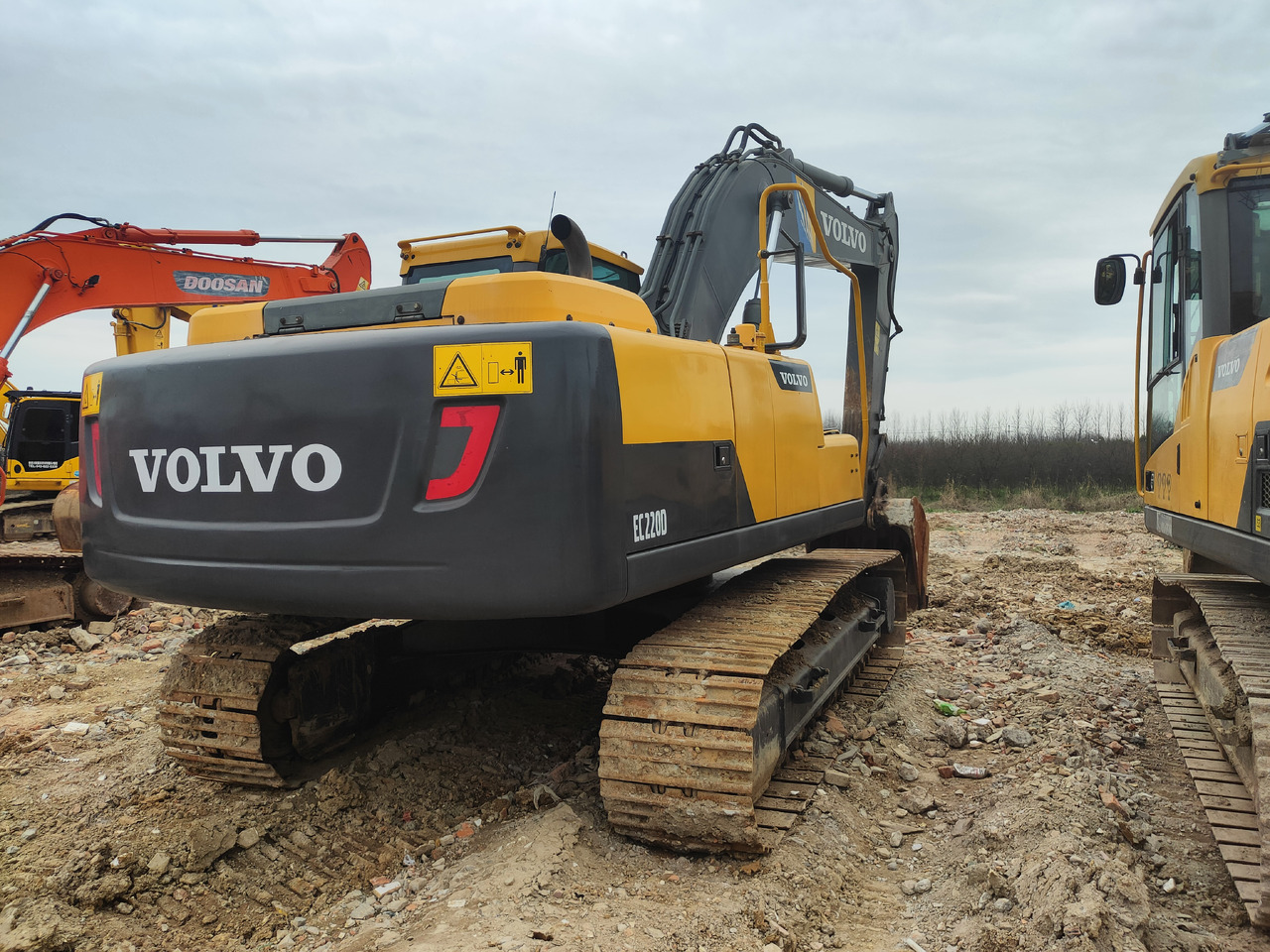 Crawler excavator VOLVO EC220D: picture 6