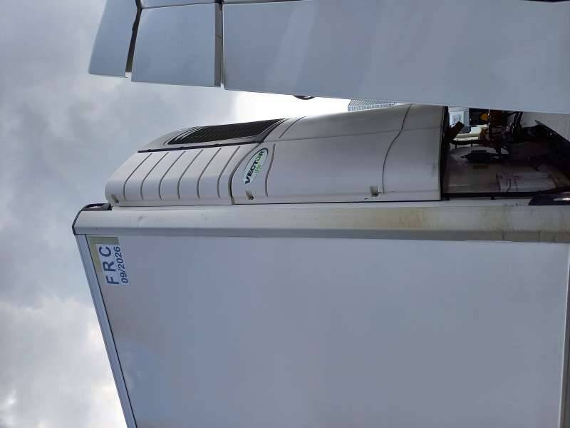 Semi-remorque 3 Essieux 38 TONNES CAISSE LAMBERET GROUPE CARRIER VECTOR 1550 DOUBLE PLANCHER - Refrigerator semi-trailer: picture 5 Semi-remorque 3 Essieux 38 TONNES CAISSE LAMBERET GROUPE CARRIER VECTOR 1550 DOUBLE PLANCHER - Refrigerator semi-trailer: picture 5