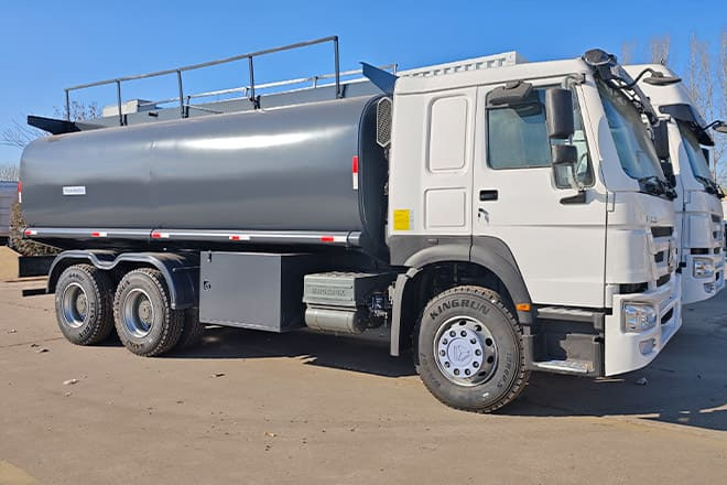 SINOTRUK 2025 New Howo Oil Tanker Trucks for Sale in Congo - Tank truck: picture 2 SINOTRUK 2025 New Howo Oil Tanker Trucks for Sale in Congo - Tank truck: picture 2