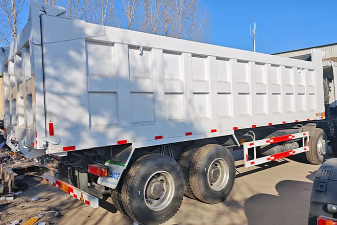 SINOTRUK Sinotruk Howo 371 8x4 Dump Truck for Sale in Libya - Tipper: picture 3 SINOTRUK Sinotruk Howo 371 8x4 Dump Truck for Sale in Libya - Tipper: picture 3