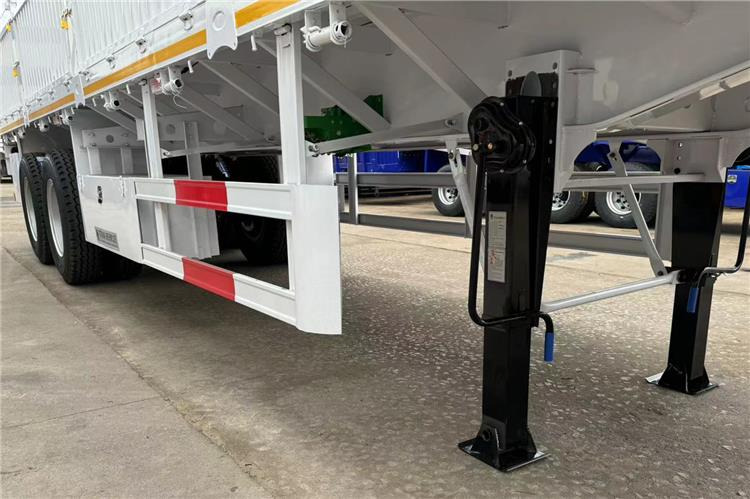TITAN 2 Axle Fence Semi Trailer with Bogie Suspension for Sale In Nigeria - Livestock semi-trailer: picture 2 TITAN 2 Axle Fence Semi Trailer with Bogie Suspension for Sale In Nigeria - Livestock semi-trailer: picture 2