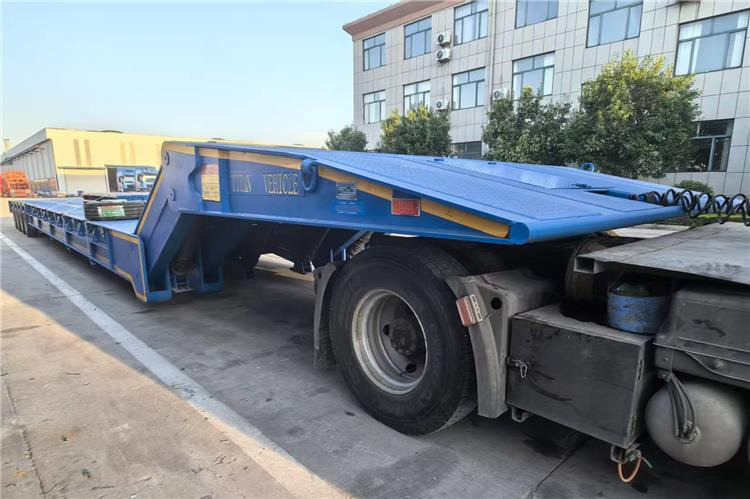 TITAN 4 Line 8 Axle Folding Gooseneck Trailer for Sale In Sudan - Low loader semi-trailer: picture 2 TITAN 4 Line 8 Axle Folding Gooseneck Trailer for Sale In Sudan - Low loader semi-trailer: picture 2