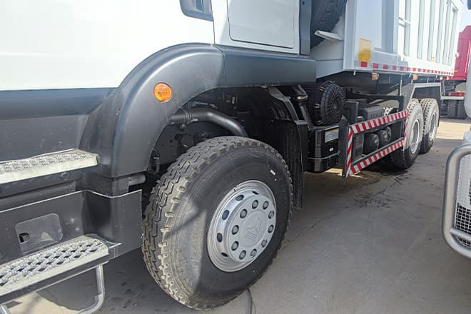 TITAN Howo 6x4 10 Wheel Tipper Truck for Sale in Zambia - Tipper: picture 5 TITAN Howo 6x4 10 Wheel Tipper Truck for Sale in Zambia - Tipper: picture 5