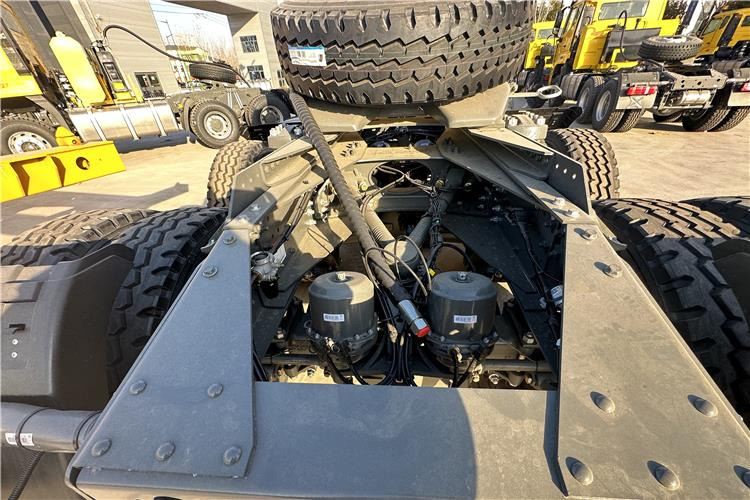 SINOTRUK Howo New Model 371 HP Truck Head for Sale In Zambia - Tractor unit: picture 5 SINOTRUK Howo New Model 371 HP Truck Head for Sale In Zambia - Tractor unit: picture 5