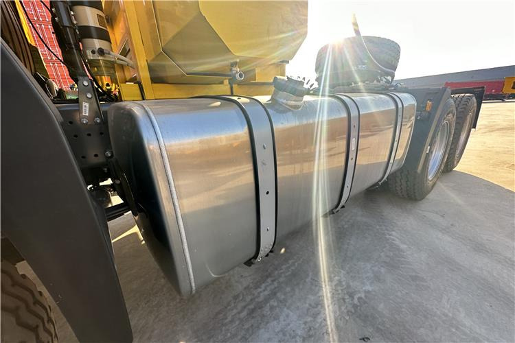 SINOTRUK Howo New Model 371 HP Truck Head for Sale In Zambia - Tractor unit: picture 3 SINOTRUK Howo New Model 371 HP Truck Head for Sale In Zambia - Tractor unit: picture 3