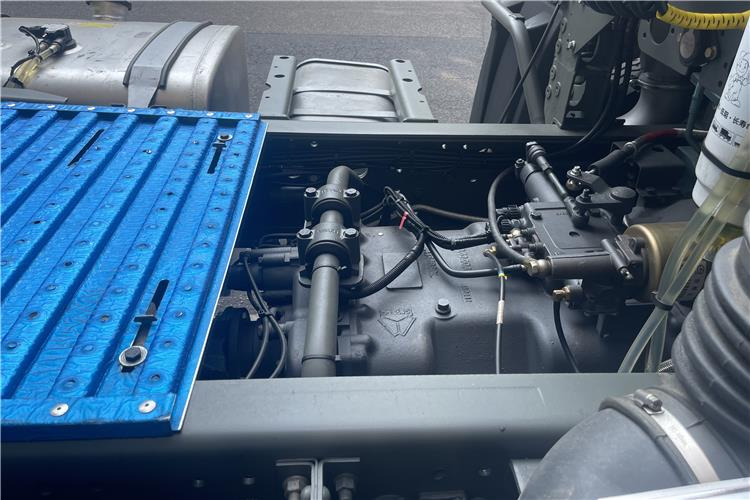 SINOTRUK Used Howo 371hp Tractor Truck for Sale In Cameroon - Tractor unit: picture 5 SINOTRUK Used Howo 371hp Tractor Truck for Sale In Cameroon - Tractor unit: picture 5