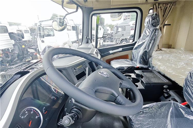 Shacman Shacman X3000 Truck Head 6x4 for Sale In Zambia - Tractor unit: picture 5 Shacman Shacman X3000 Truck Head 6x4 for Sale In Zambia - Tractor unit: picture 5