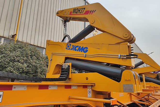 XCMG 37 Ton Side Lifter Container for Sale in Vietnam - Container transporter/ Swap body semi-trailer: picture 3 XCMG 37 Ton Side Lifter Container for Sale in Vietnam - Container transporter/ Swap body semi-trailer: picture 3