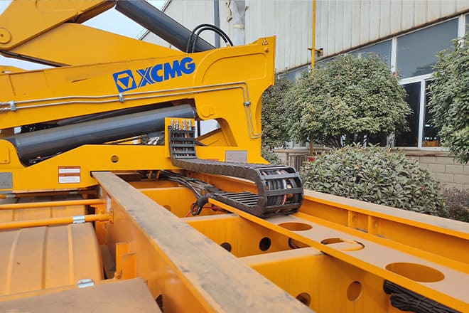 XCMG 37 Ton Side Lifter Container for Sale in Vietnam - Container transporter/ Swap body semi-trailer: picture 5 XCMG 37 Ton Side Lifter Container for Sale in Vietnam - Container transporter/ Swap body semi-trailer: picture 5