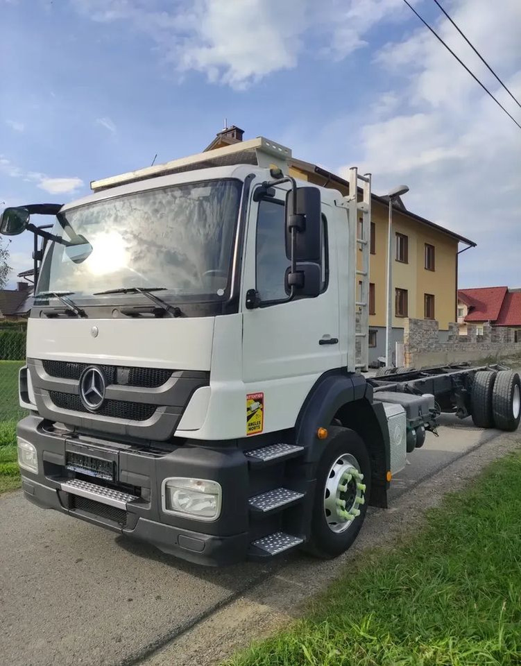 Mercedes-Benz AXOR 1829 rama do zabudowy blokada mostu - Cab chassis truck: picture 4 Mercedes-Benz AXOR 1829 rama do zabudowy blokada mostu - Cab chassis truck: picture 4