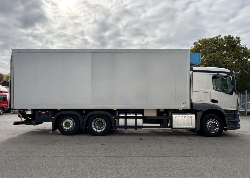 Mercedes-Benz Actros 2543 6x2 chłodnia izoterma 18 palet oś skrętna - Refrigerator truck: picture 4 Mercedes-Benz Actros 2543 6x2 chłodnia izoterma 18 palet oś skrętna - Refrigerator truck: picture 4