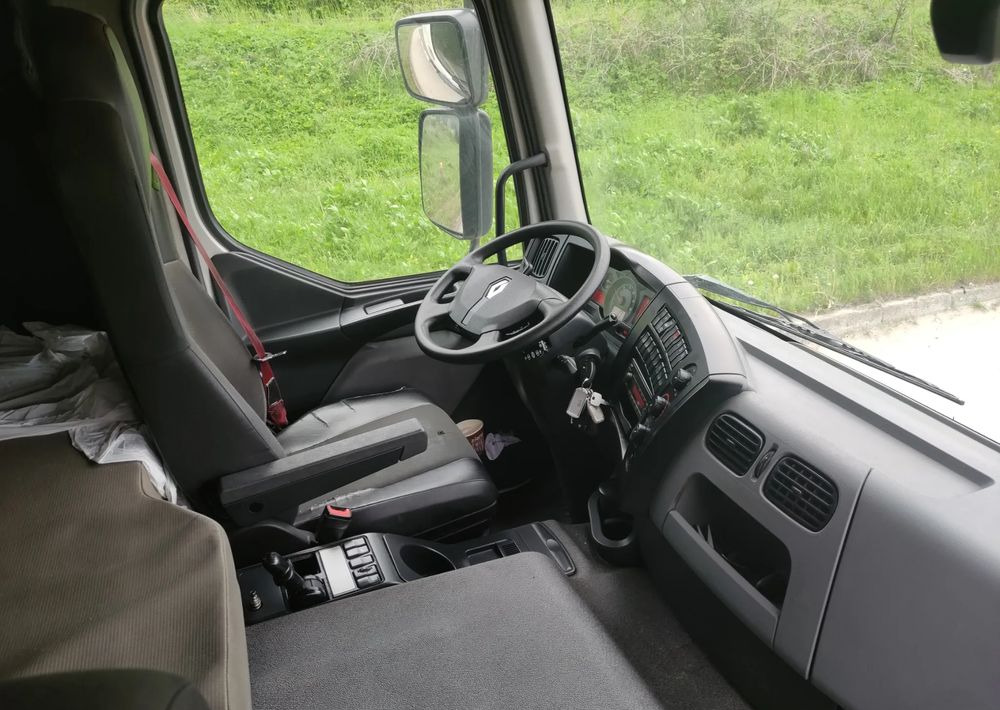 Refrigerator truck Renault GAMA D 18.320 chłodnia izoterma 18 palet sypialka: picture 9 Refrigerator truck Renault GAMA D 18.320 chłodnia izoterma 18 palet sypialka: picture 9