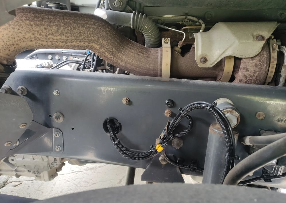 Refrigerator truck Renault GAMA D 18.320 chłodnia izoterma 18 palet sypialka: picture 11 Refrigerator truck Renault GAMA D 18.320 chłodnia izoterma 18 palet sypialka: picture 11