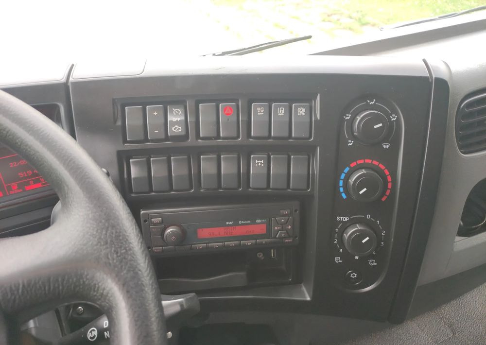 Refrigerator truck Renault GAMA D 18.320 chłodnia izoterma 18 palet sypialka: picture 13 Refrigerator truck Renault GAMA D 18.320 chłodnia izoterma 18 palet sypialka: picture 13