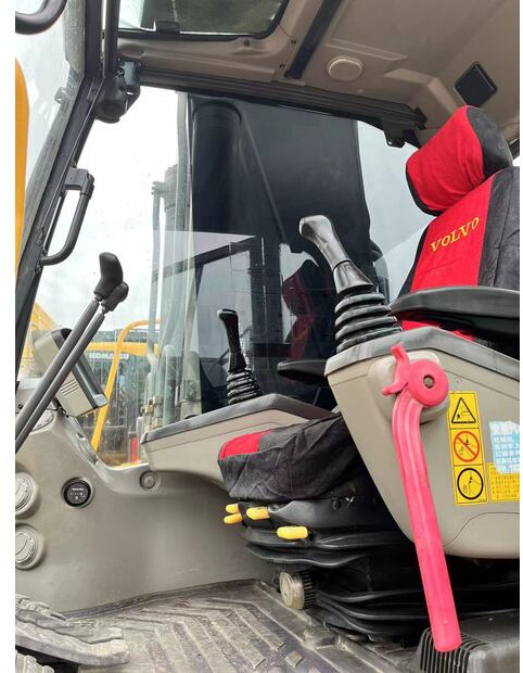 Crawler excavator 2022 Volvo EC300: picture 6