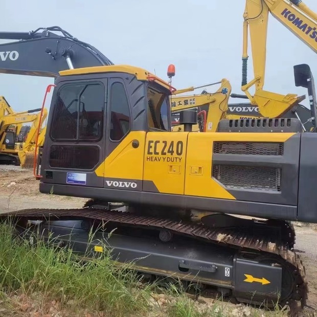 Crawler excavator 2023 Volvo EC240: picture 8