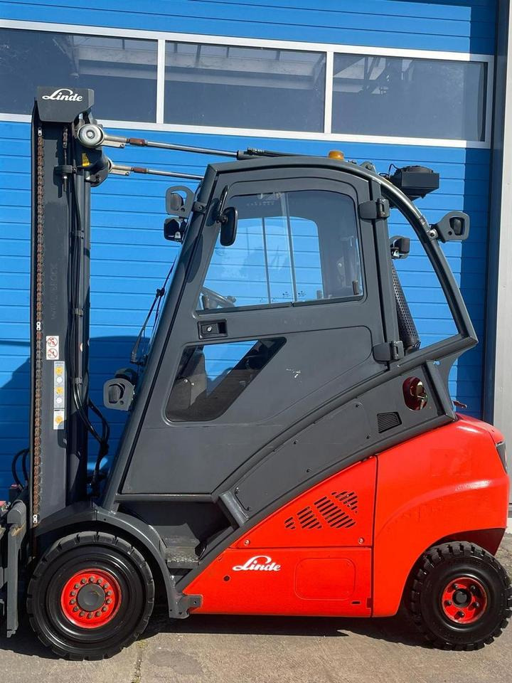 Linde H 35 T - 4745 h - Seitenschieber neu - - LPG forklift: picture 2 Linde H 35 T - 4745 h - Seitenschieber neu - - LPG forklift: picture 2