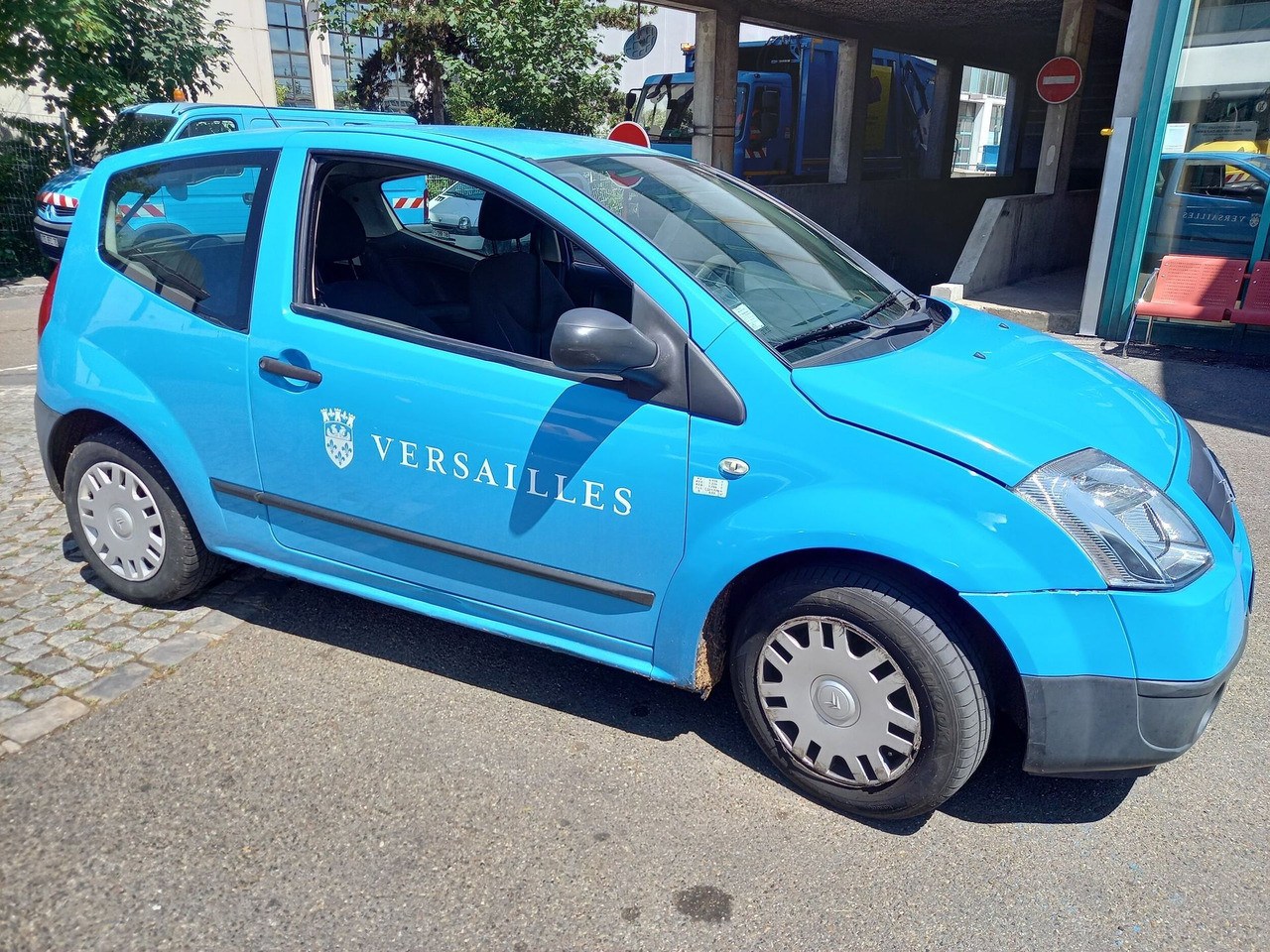 CITROEN C2 - Voiture berline commerciale essence - 3 portes - Sedan: picture 1 CITROEN C2 - Voiture berline commerciale essence - 3 portes - Sedan: picture 1