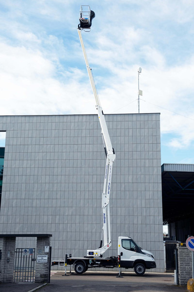 Oil & Steel Snake 2010 HE PLUS Sobre IVECO 35S14 Distancia entre ejes 3750 mm - Aerial platform: picture 3 Oil & Steel Snake 2010 HE PLUS Sobre IVECO 35S14 Distancia entre ejes 3750 mm - Aerial platform: picture 3