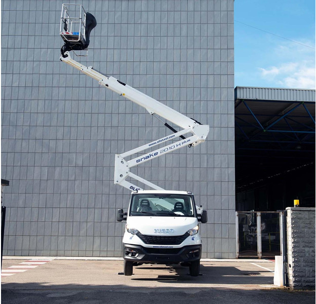 Oil & Steel Snake 2010 HE PLUS Sobre IVECO 35S14 Distancia entre ejes 3750 mm - Aerial platform: picture 2 Oil & Steel Snake 2010 HE PLUS Sobre IVECO 35S14 Distancia entre ejes 3750 mm - Aerial platform: picture 2