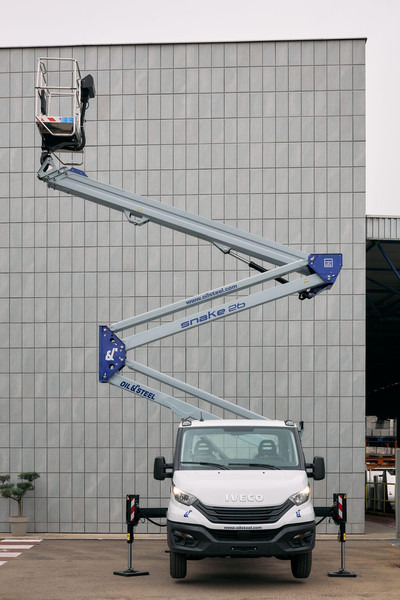 Oil & Steel Snake 26 Sobre IVECO 35S14 Distancia entre ejes 4100 mm - Aerial platform: picture 3 Oil & Steel Snake 26 Sobre IVECO 35S14 Distancia entre ejes 4100 mm - Aerial platform: picture 3