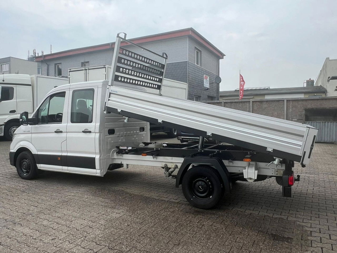 MAN TGE 3 3.180 L4 - 3-Seiten-Kipper 3,5t Aut. LED DC - Tipper van, Combi van: picture 3 MAN TGE 3 3.180 L4 - 3-Seiten-Kipper 3,5t Aut. LED DC - Tipper van, Combi van: picture 3