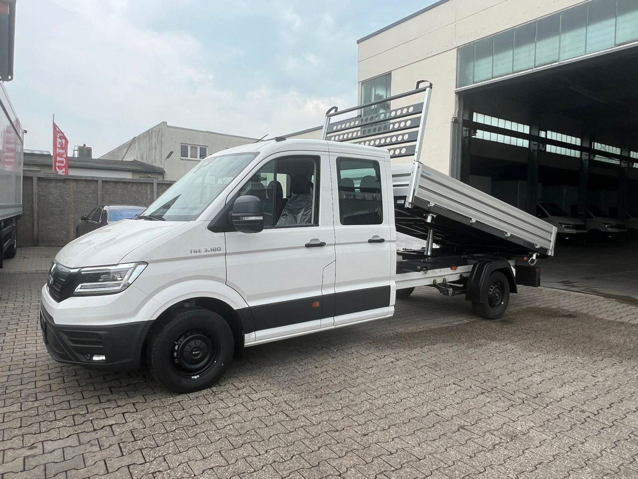 MAN TGE 3 3.180 L4 - 3-Seiten-Kipper 3,5t Aut. LED DC - Tipper van, Combi van: picture 1 MAN TGE 3 3.180 L4 - 3-Seiten-Kipper 3,5t Aut. LED DC - Tipper van, Combi van: picture 1