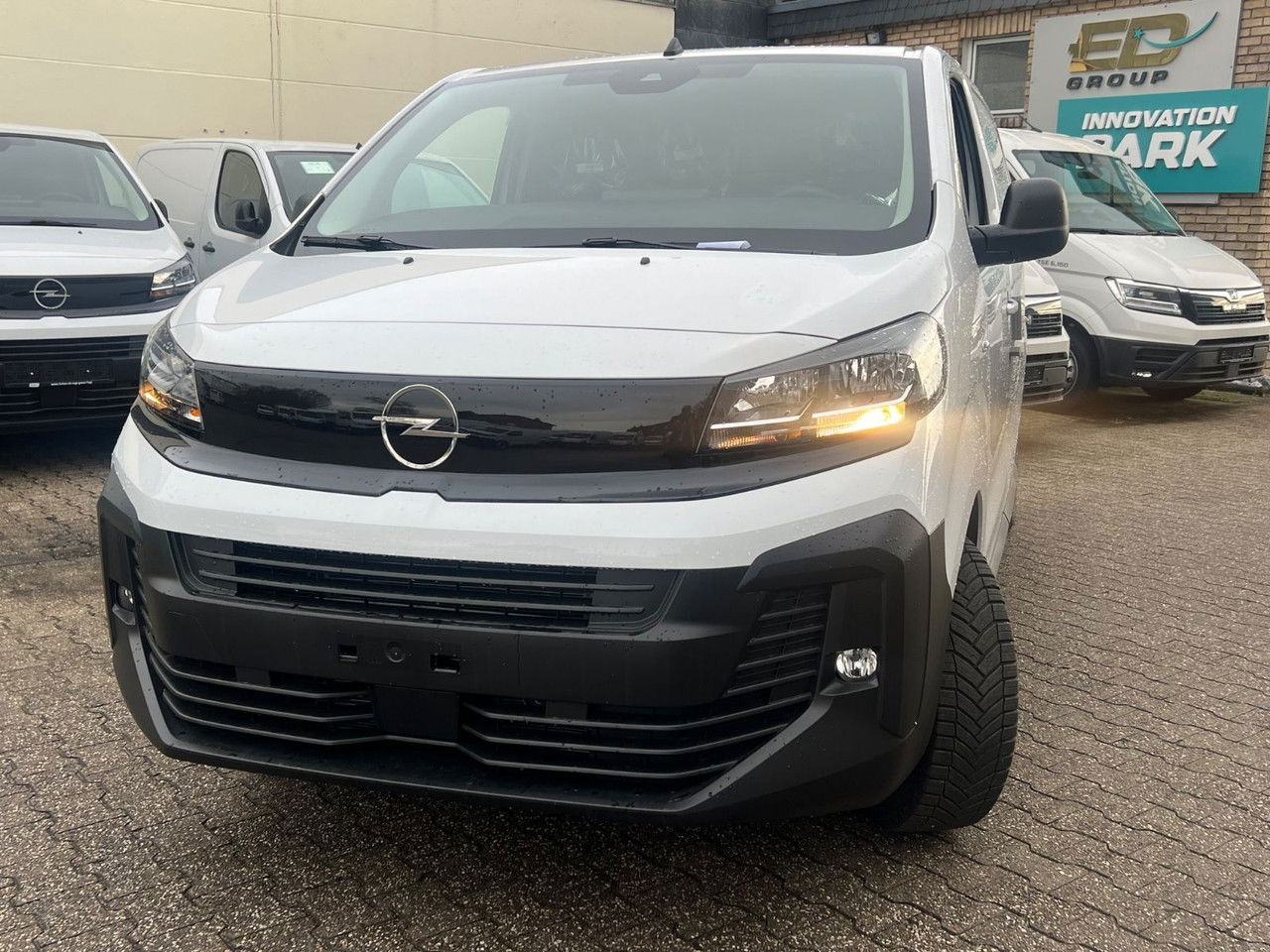 Opel Vivaro Cargo L2 H1 120 PS Allwetter AHK Rückfahr - Panel van: picture 4 Opel Vivaro Cargo L2 H1 120 PS Allwetter AHK Rückfahr - Panel van: picture 4