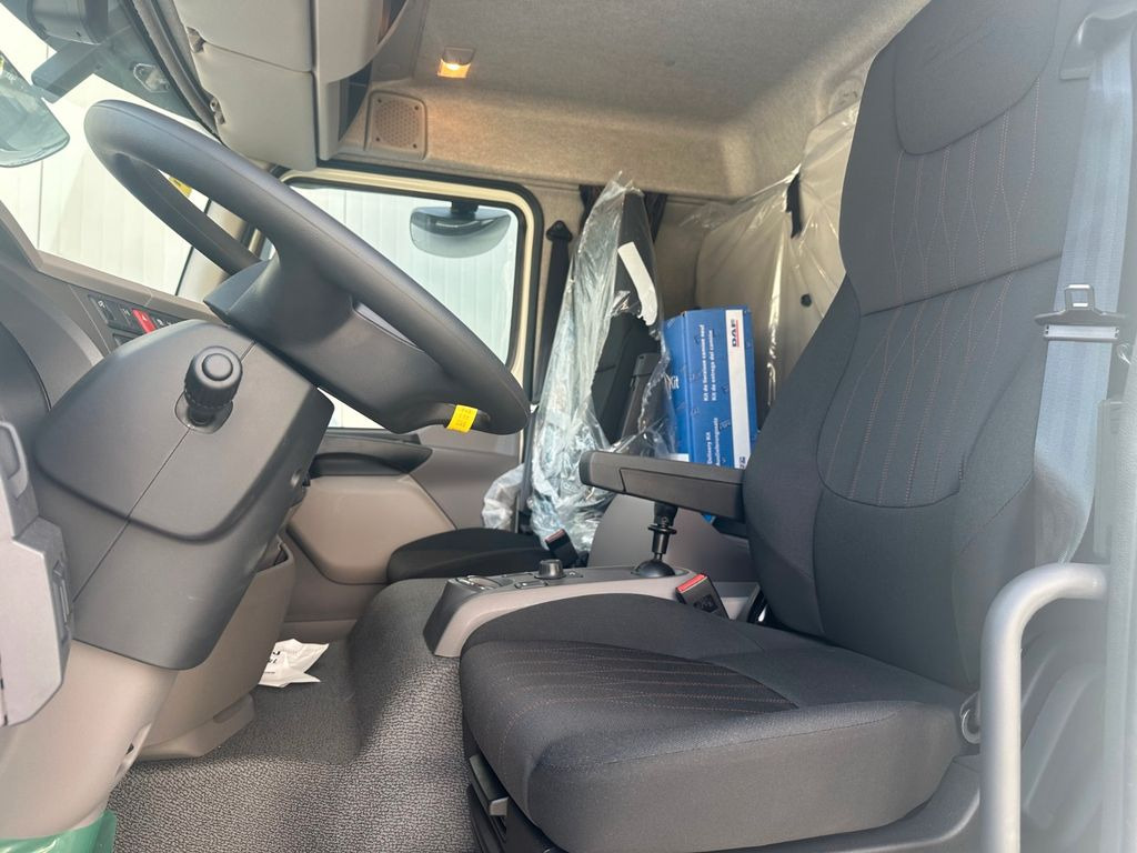 Curtainsider truck DAF LF 290 8Gang Webasto AHK Bär-LBW: picture 9 Curtainsider truck DAF LF 290 8Gang Webasto AHK Bär-LBW: picture 9