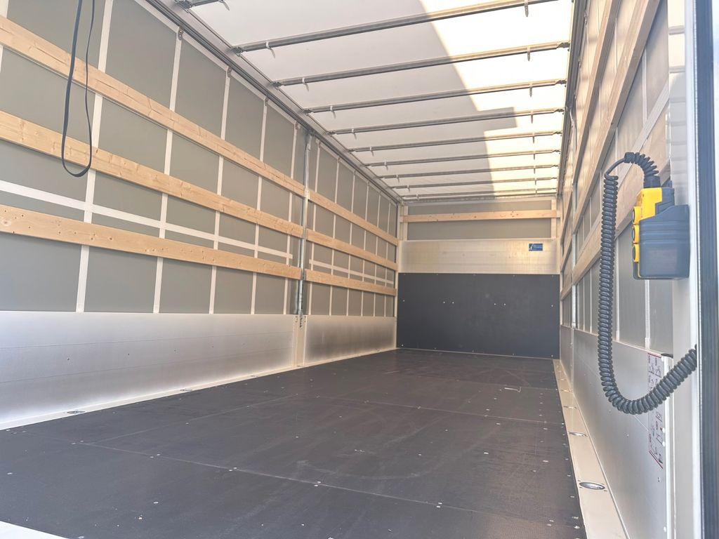 Curtainsider truck DAF LF 290 8Gang Webasto AHK Bär-LBW: picture 6 Curtainsider truck DAF LF 290 8Gang Webasto AHK Bär-LBW: picture 6