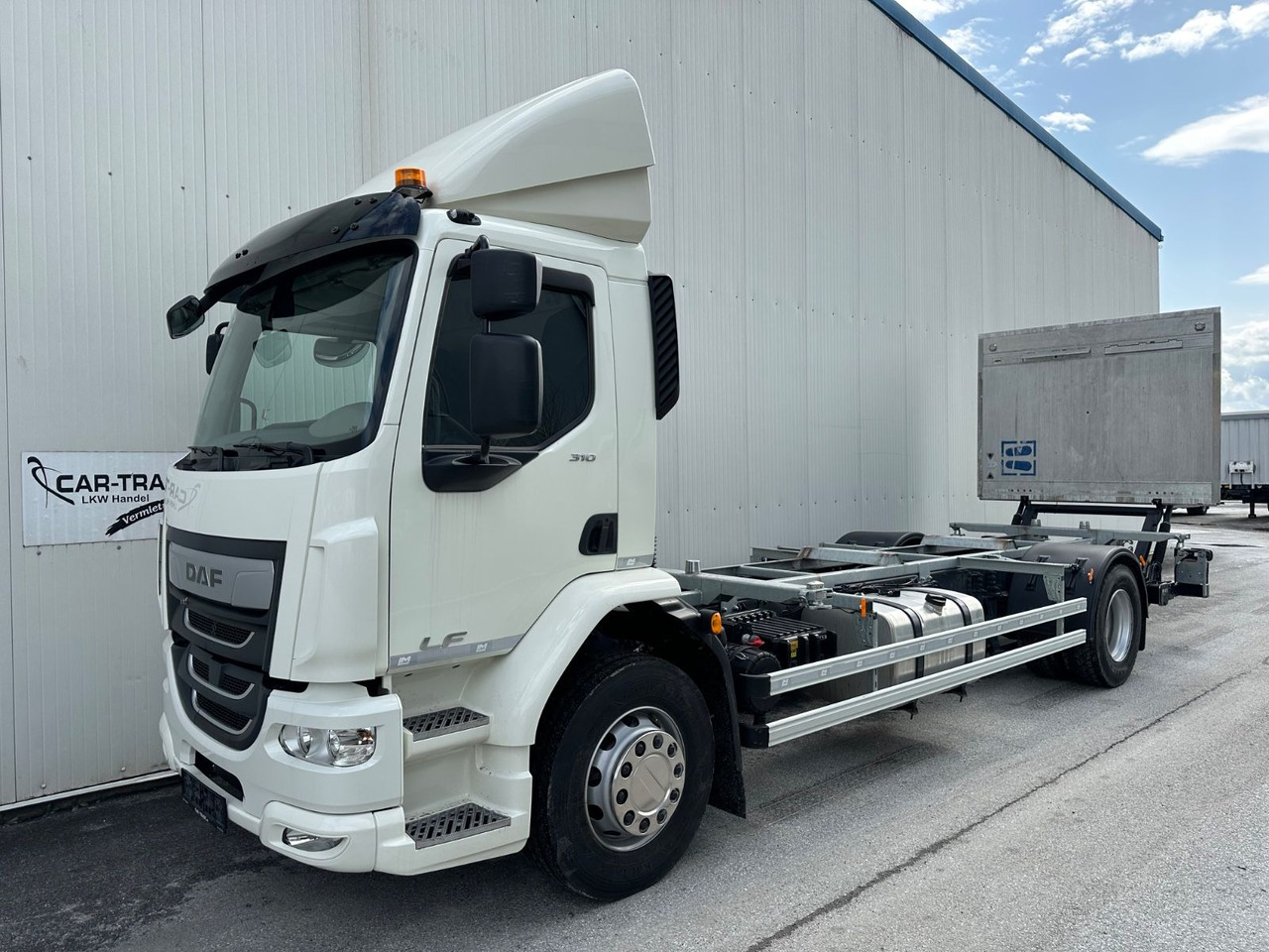 DAF LF 310 8G LBW Bär2T 3J-Garatnie DAF LF 310 8G LBW Bär2T 3J-Garatnie - Container transporter/ Swap body truck: picture 1 DAF LF 310 8G LBW Bär2T 3J-Garatnie DAF LF 310 8G LBW Bär2T 3J-Garatnie - Container transporter/ Swap body truck: picture 1