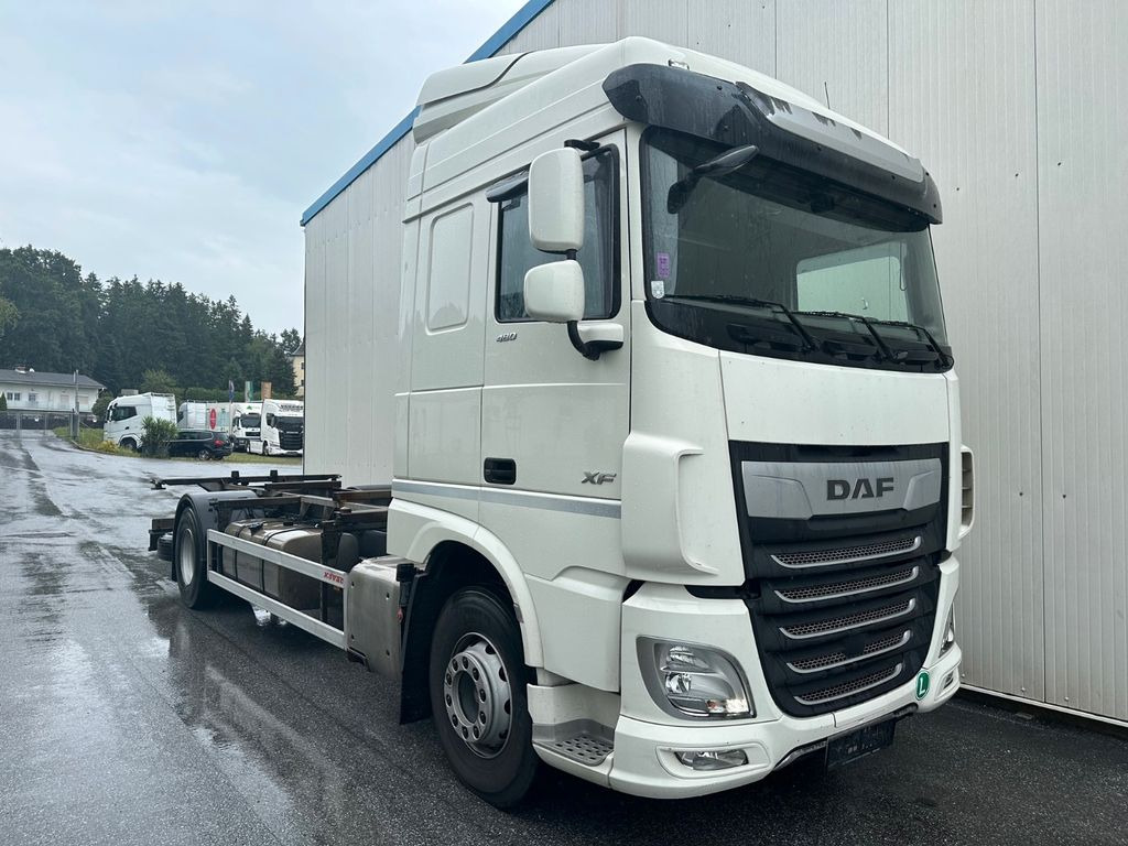 DAF XF 460 SpaceCab Retarder TÜV neu DAF XF 460 SpaceCab Retarder - Container transporter/ Swap body truck: picture 2 DAF XF 460 SpaceCab Retarder TÜV neu DAF XF 460 SpaceCab Retarder - Container transporter/ Swap body truck: picture 2