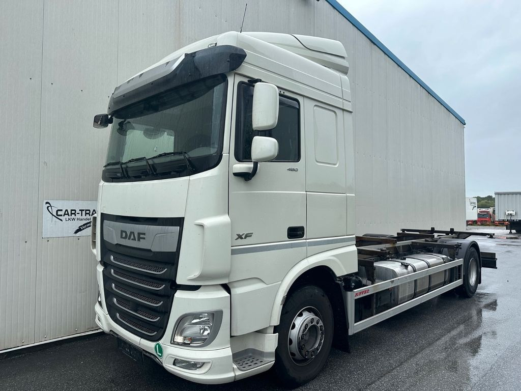 DAF XF 460 SpaceCab Retarder TÜV neu DAF XF 460 SpaceCab Retarder - Container transporter/ Swap body truck: picture 1 DAF XF 460 SpaceCab Retarder TÜV neu DAF XF 460 SpaceCab Retarder - Container transporter/ Swap body truck: picture 1