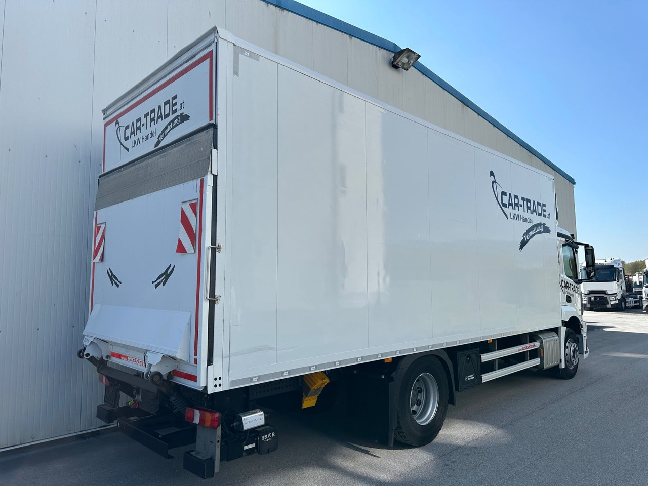 Mercedes-Benz Actros 1833 Koffer/LBW - Box truck: picture 3 Mercedes-Benz Actros 1833 Koffer/LBW - Box truck: picture 3