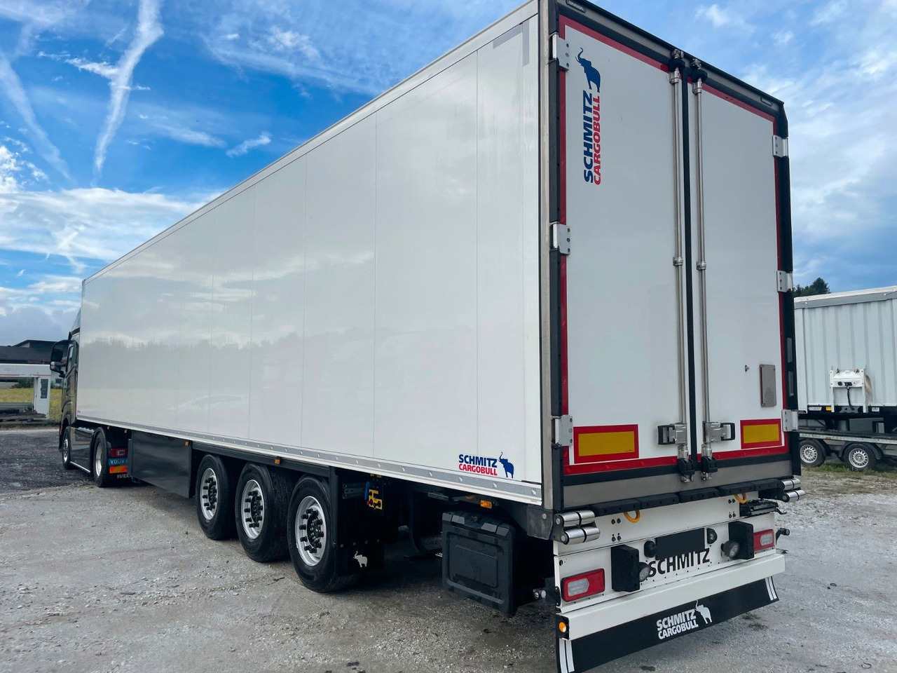 Schmitz Cargobull SKO 24 Cool V7 DoppelStock Blumenbreit - Closed box semi-trailer: picture 3 Schmitz Cargobull SKO 24 Cool V7 DoppelStock Blumenbreit - Closed box semi-trailer: picture 3