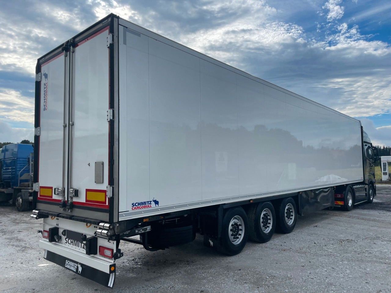 Schmitz Cargobull SKO 24 Cool V7 DoppelStock Blumenbreit - Closed box semi-trailer: picture 4 Schmitz Cargobull SKO 24 Cool V7 DoppelStock Blumenbreit - Closed box semi-trailer: picture 4